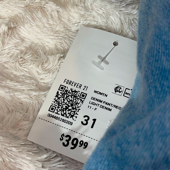 NWT FOREVER 21 CUFFED DENIM JOGGERS!! brand new⭐️ - Picture 3 of 4